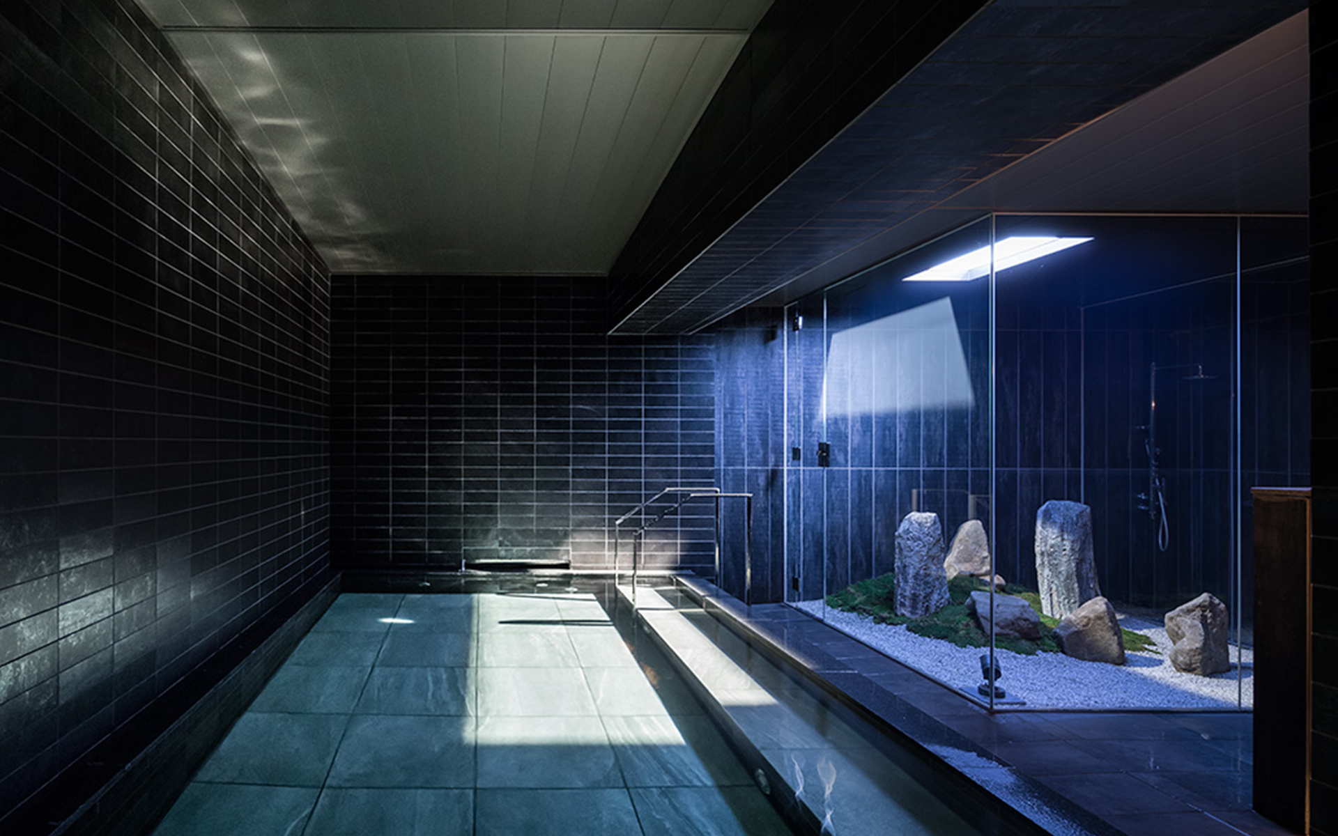 「京都グランベルホテル」の地下の大浴場（写真：Nacasa & Partners）