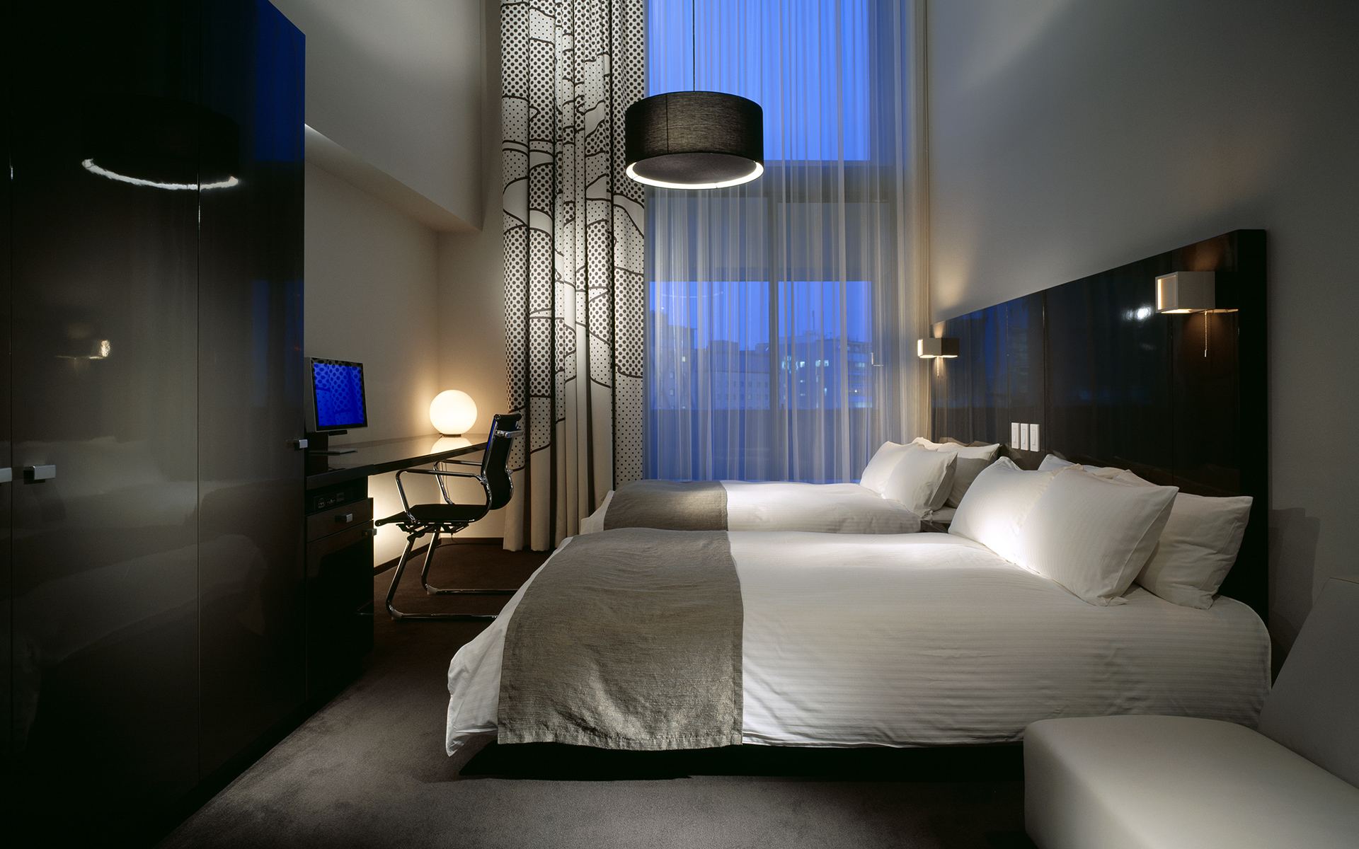 リニューアル前の「渋谷グランベルホテル」の客室の例。UDS在籍時に設計した。同ホテルは2015年にリニューアルし、その改修設計も寶田さんが手がけた（写真：Nacasa & Partners）