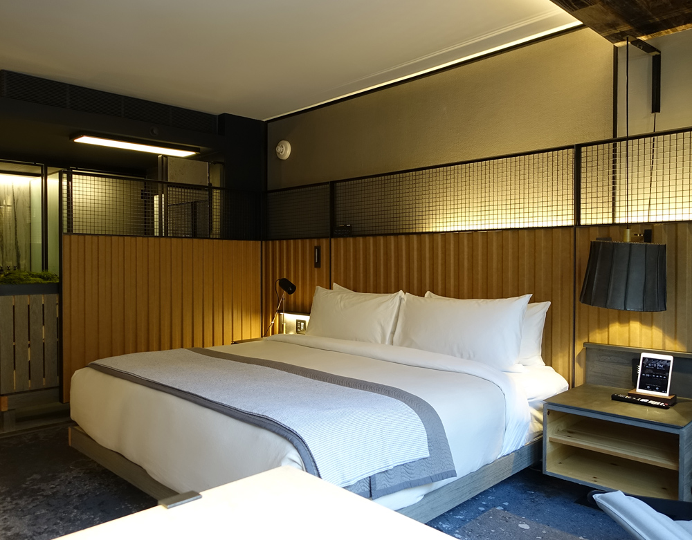 ニューヨークの「1 Hotel Brooklyn Bridge」は素材の使い方がおもしろい(写真:寶田 陵)