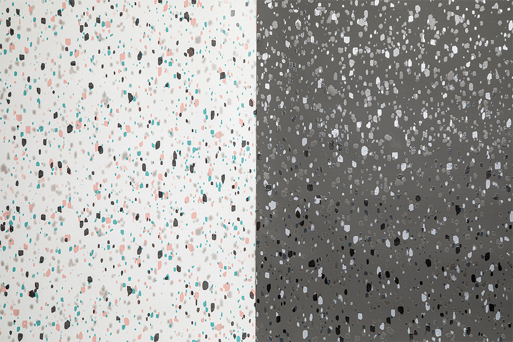 「RAIN」は2色展開。左から「RE51061」「RE51062」。